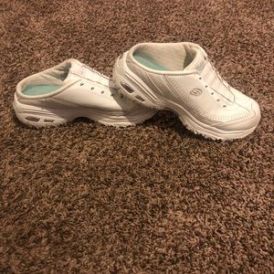 Sketchers mule shoes white
